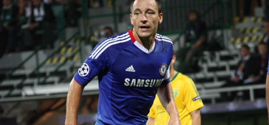 - Grzegorzu, nadchodzę â zapowiada John Terry